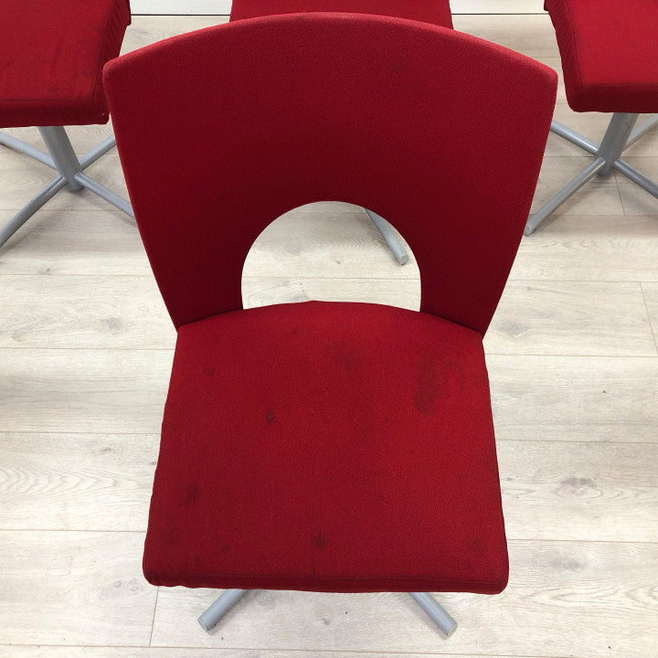 Kinnarps (Yin 238) møtestol i fargen rød