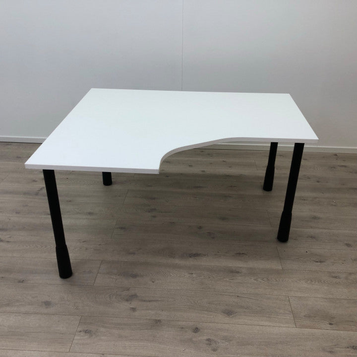 Enkelt skrivebord i fargen hvit/sort
