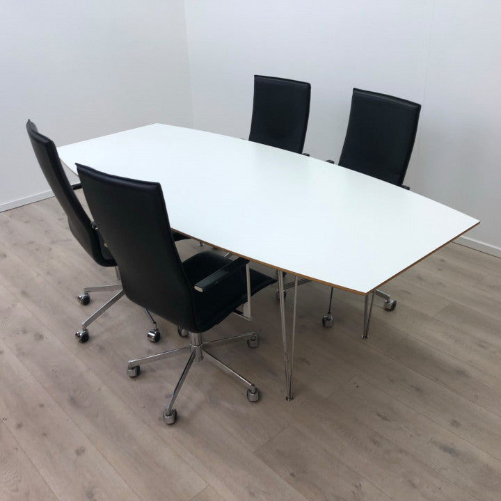 Møteromsbord i minimalistisk design