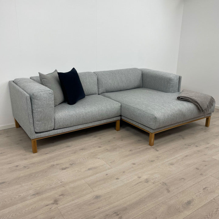 Nyrenset | Bolia Cosy sjeselongsofa/modulsofa med dunputer