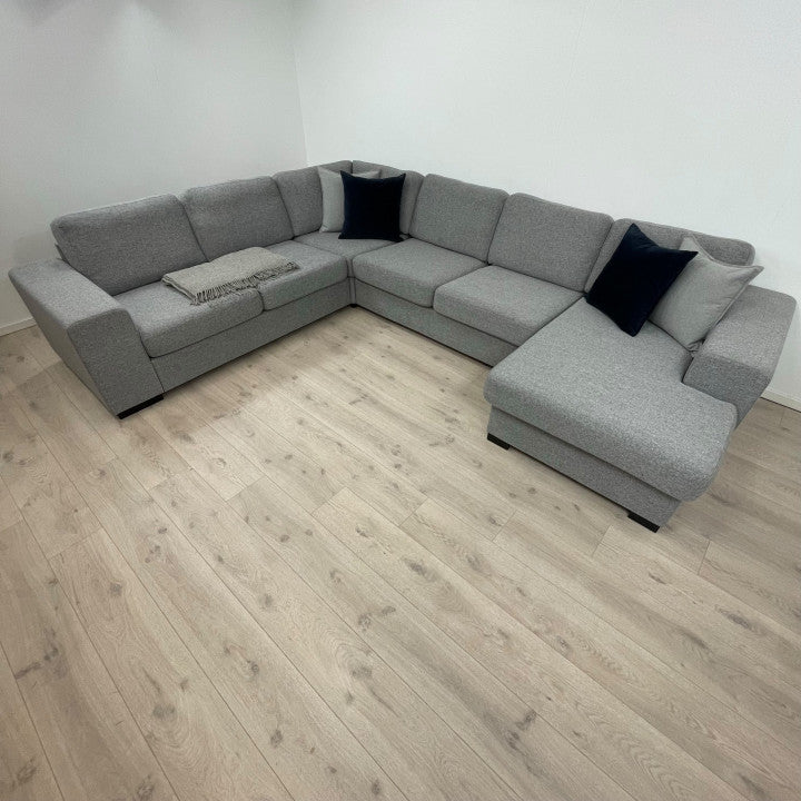 Nyrenset | Lys grå Saturday u-sofa med sjeselong fra Bohus