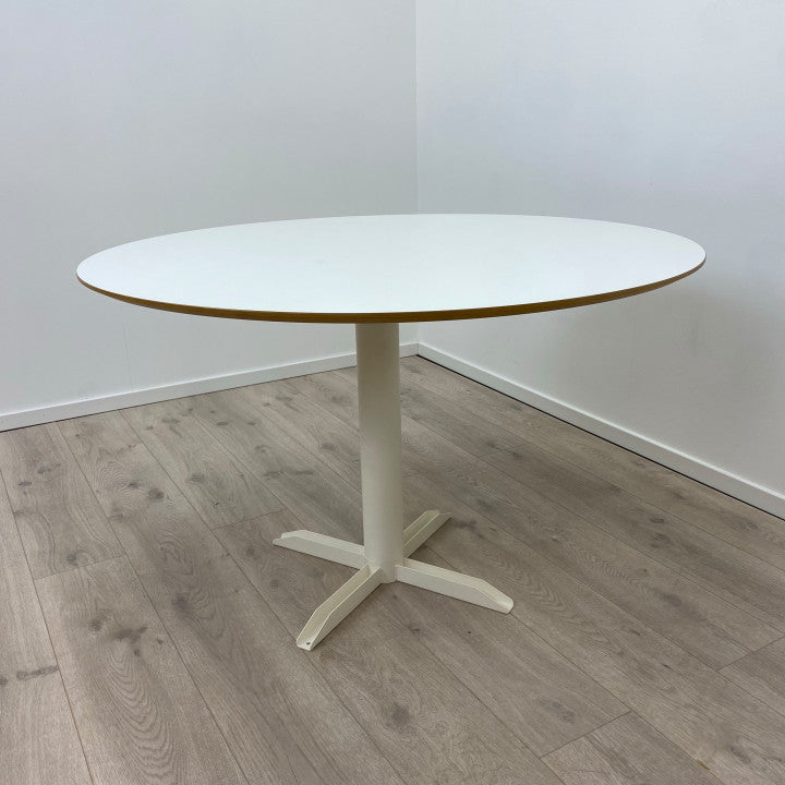 (Ø118) Rundt spisebord med hvit bordplate