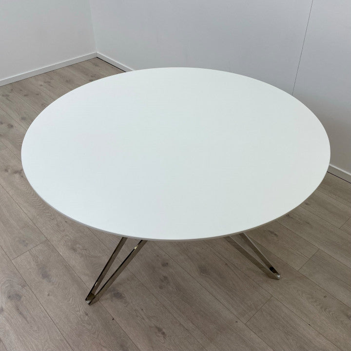 (Ø120) Rundt spisebord med hvit plate og krom understell