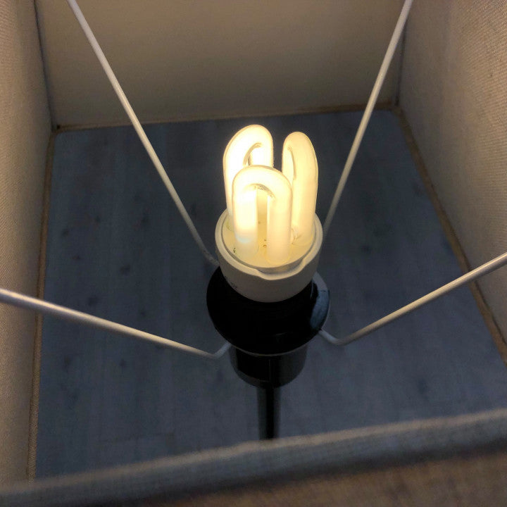 KAST - IKEA Rodd gulvlampe i grå med beige skjerm