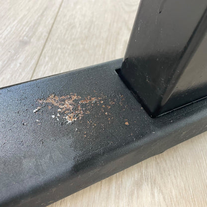 Elektrisk hev/senk skrivebord med sort understell
