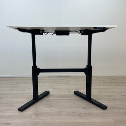 Elektrisk hev/senk skrivebord med sort understell