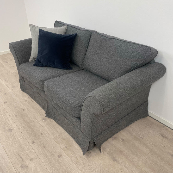 Nyrenset | Grå 2-seter sofa