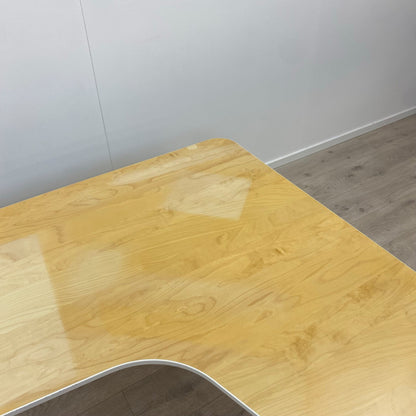 Elektriske hev/senk skrivebord med høyresving