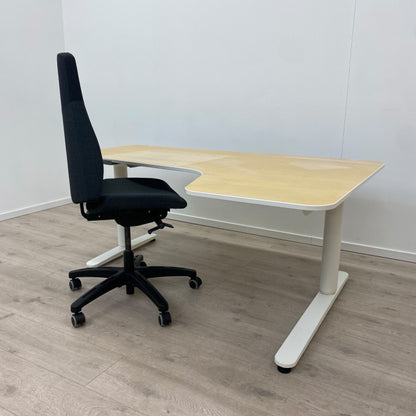 Elektriske hev/senk skrivebord med høyresving