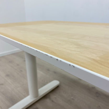 Elektriske hev/senk skrivebord med høyresving