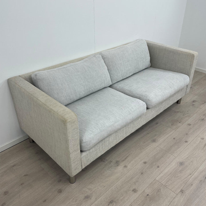 Lys grå 2,5-seter sofa