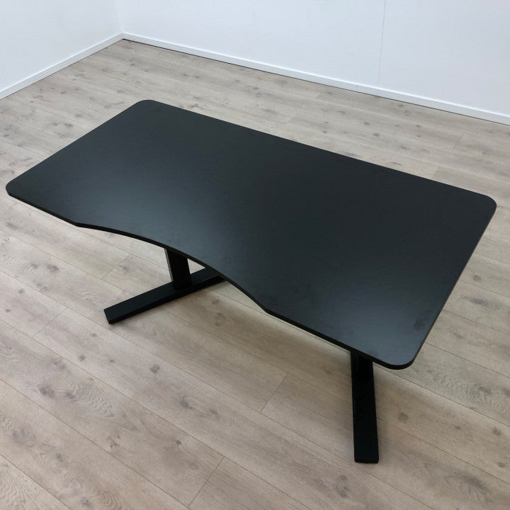 Helsvart elektrisk hev/senk skrivebord fra Merico