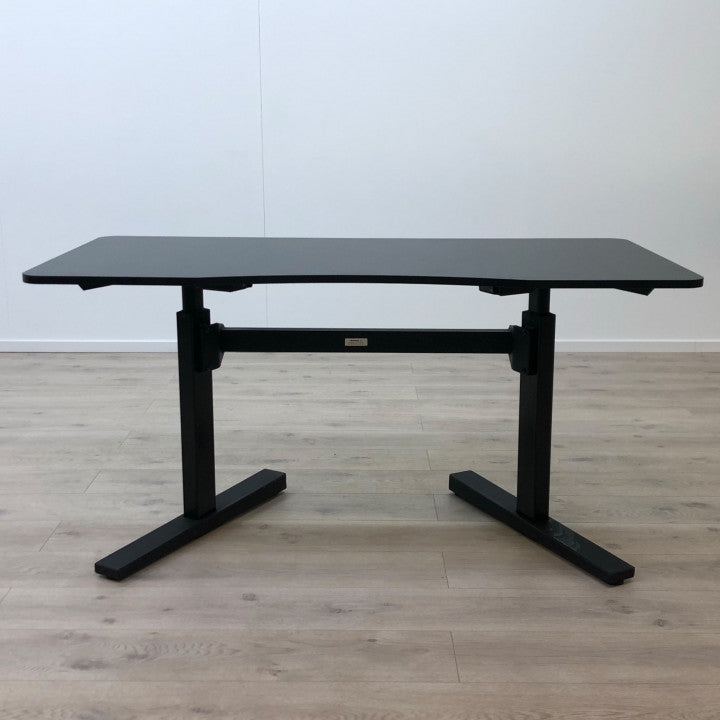 Helsvart elektrisk hev/senk skrivebord fra Merico