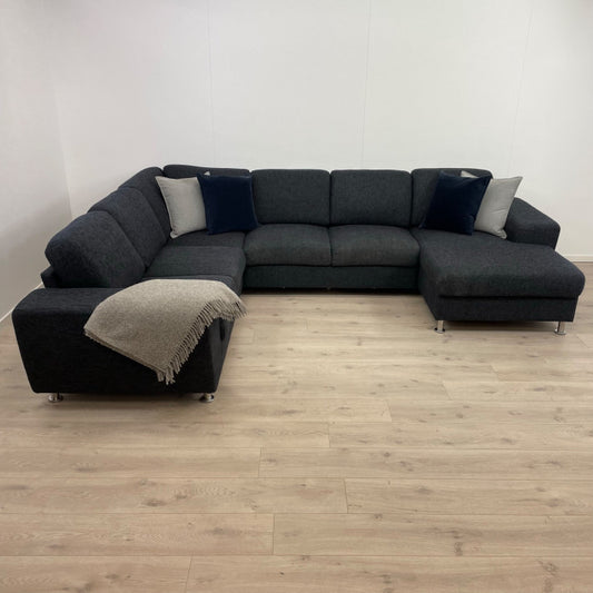 Nyrenset | Mørk Sting u-sofa med sjeselong fra Skeidar