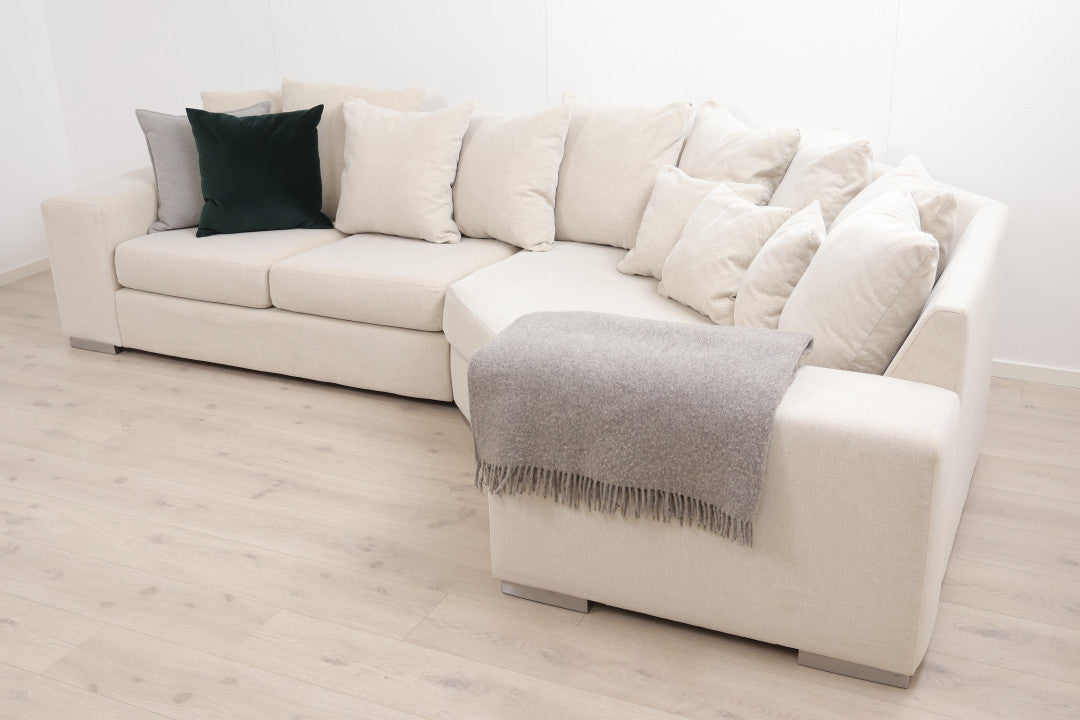 Nyrenset | Beige hjørnesofa med cozy corner