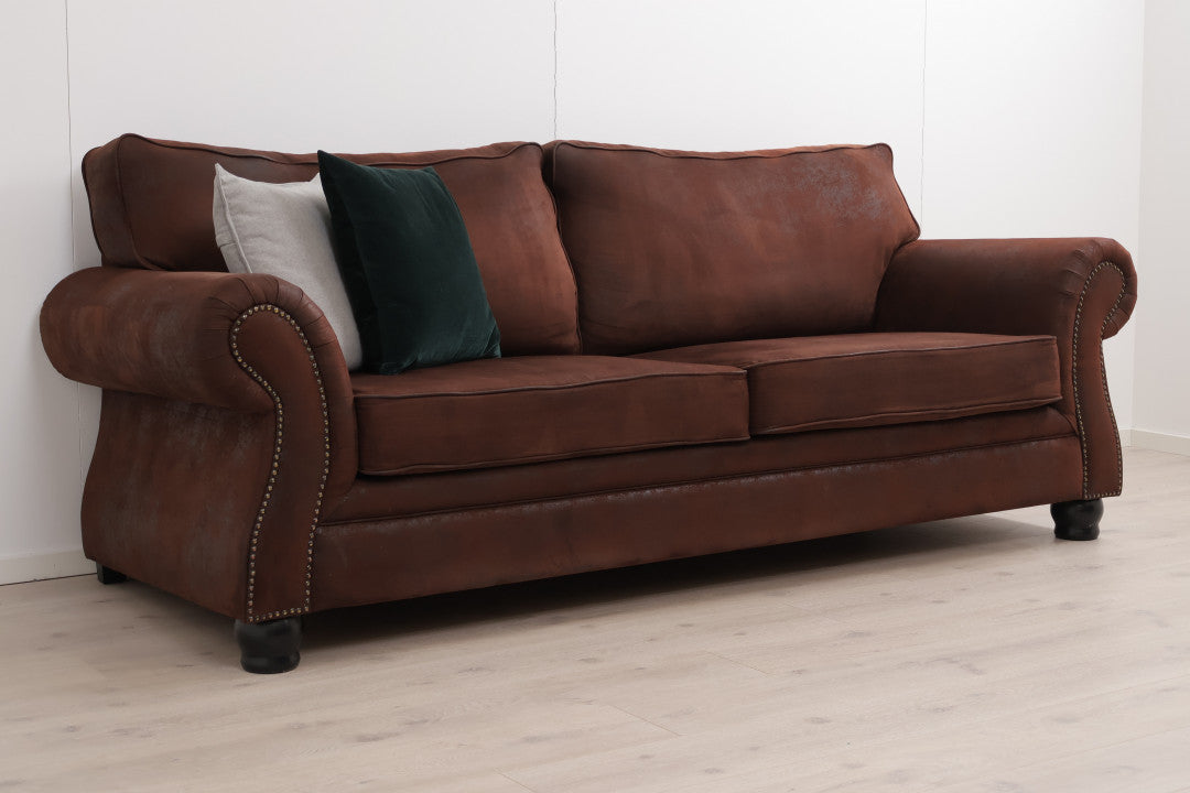 Nyrenset | Brun 3-seter sofa i fløyelsaktig stoff