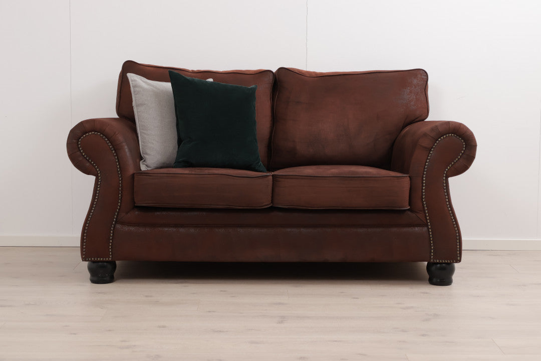 Nyrenset | Brun 2-seter sofa i fløyelsaktig stoff