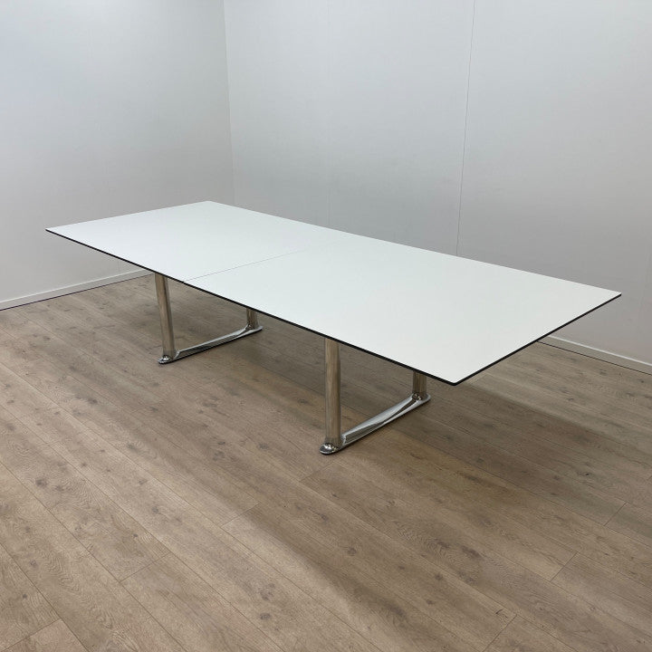 300x120 cm, Pent brukt ForaForm møtebord med krom understell