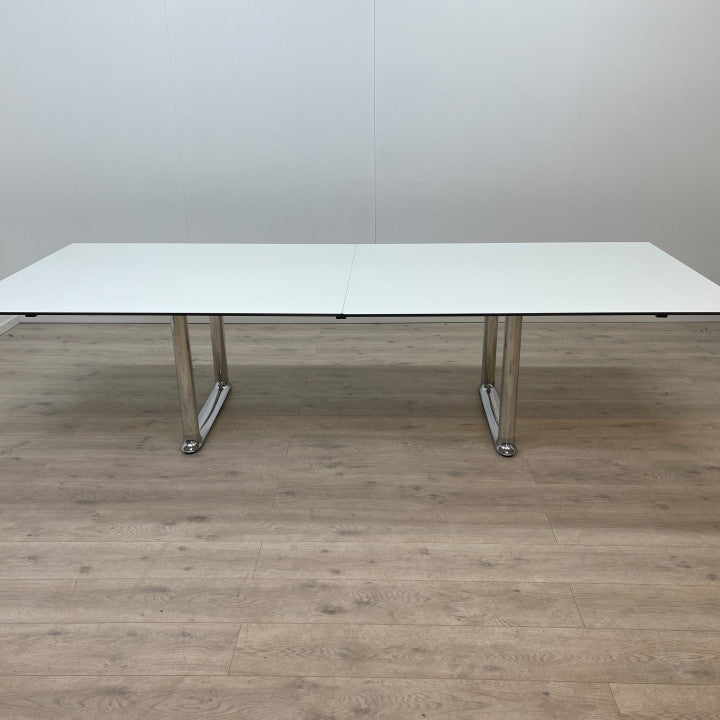 300x120 cm, Pent brukt ForaForm møtebord med krom understell