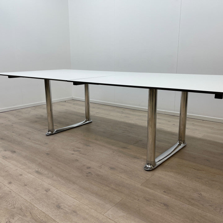 300x120 cm, Pent brukt ForaForm møtebord med krom understell