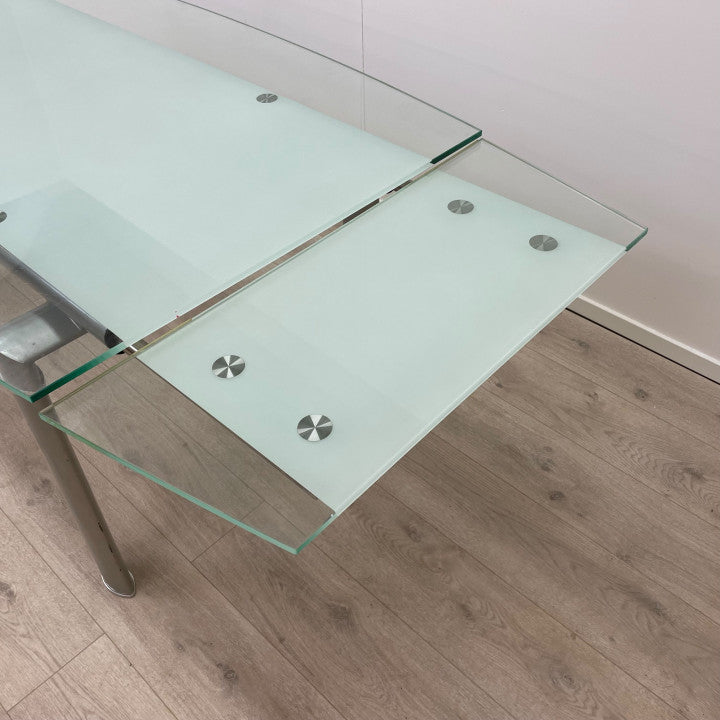 Elegant spisebord i herdet glass