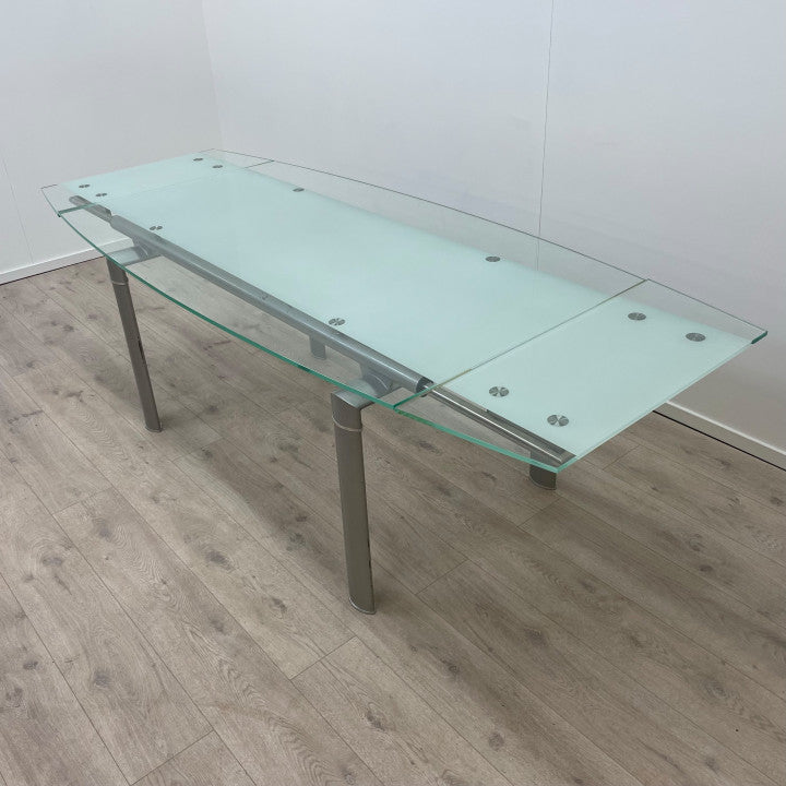 Elegant spisebord i herdet glass