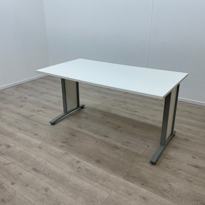 Solid skrivebord med hvit bordplate (150x80)