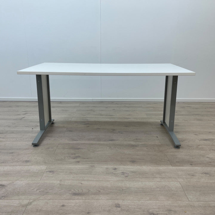 Solid skrivebord med hvit bordplate (150x80)