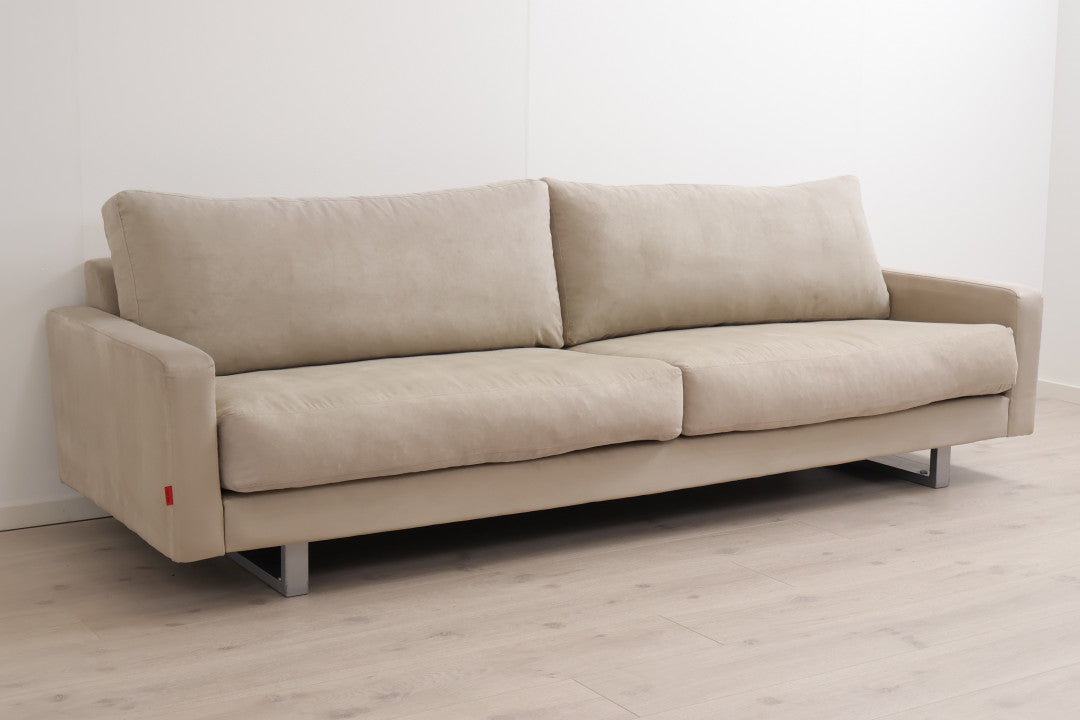 Nyrenset | Beige Raun 3-seter sofa i fløyelsstoff med dunputer