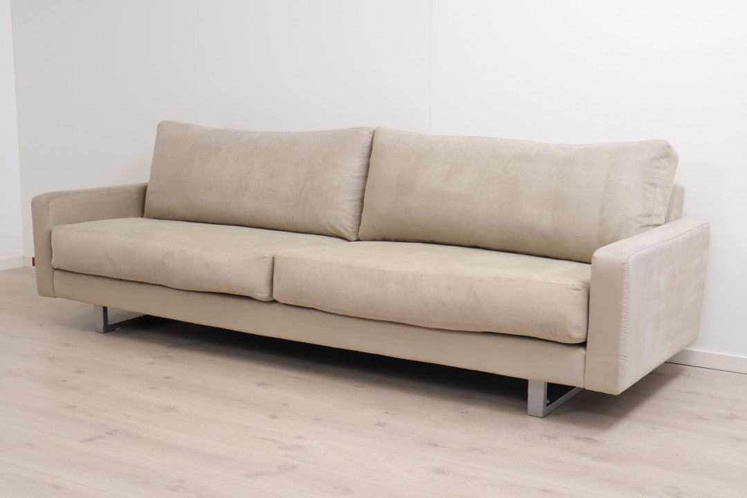 Nyrenset | Beige Raun 3-seter sofa i fløyelsstoff med dunputer