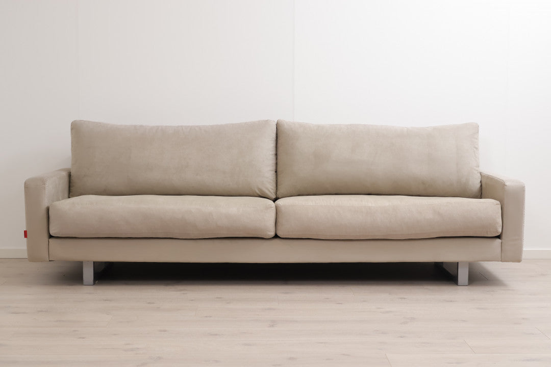 Nyrenset | Beige Raun 3-seter sofa i fløyelsstoff med dunputer