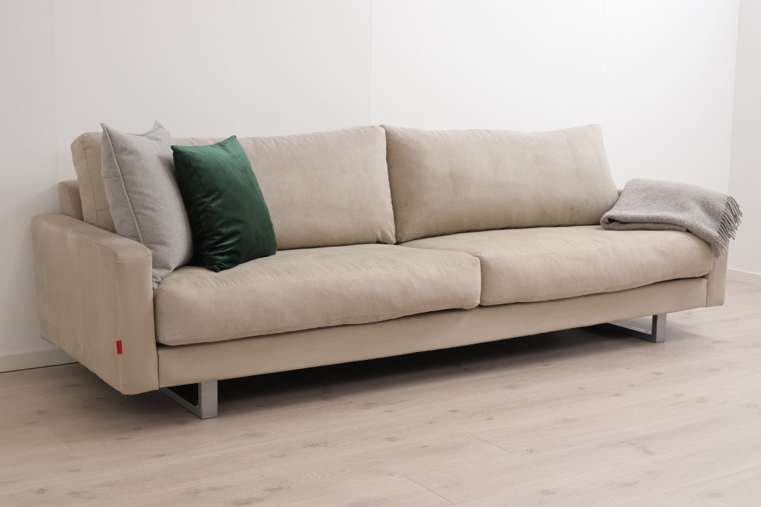 Nyrenset | Beige Raun 3-seter sofa i fløyelsstoff med dunputer