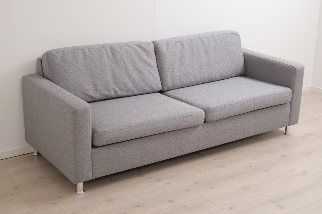 Nyrenset | Grå og moderne 3-seter sofa