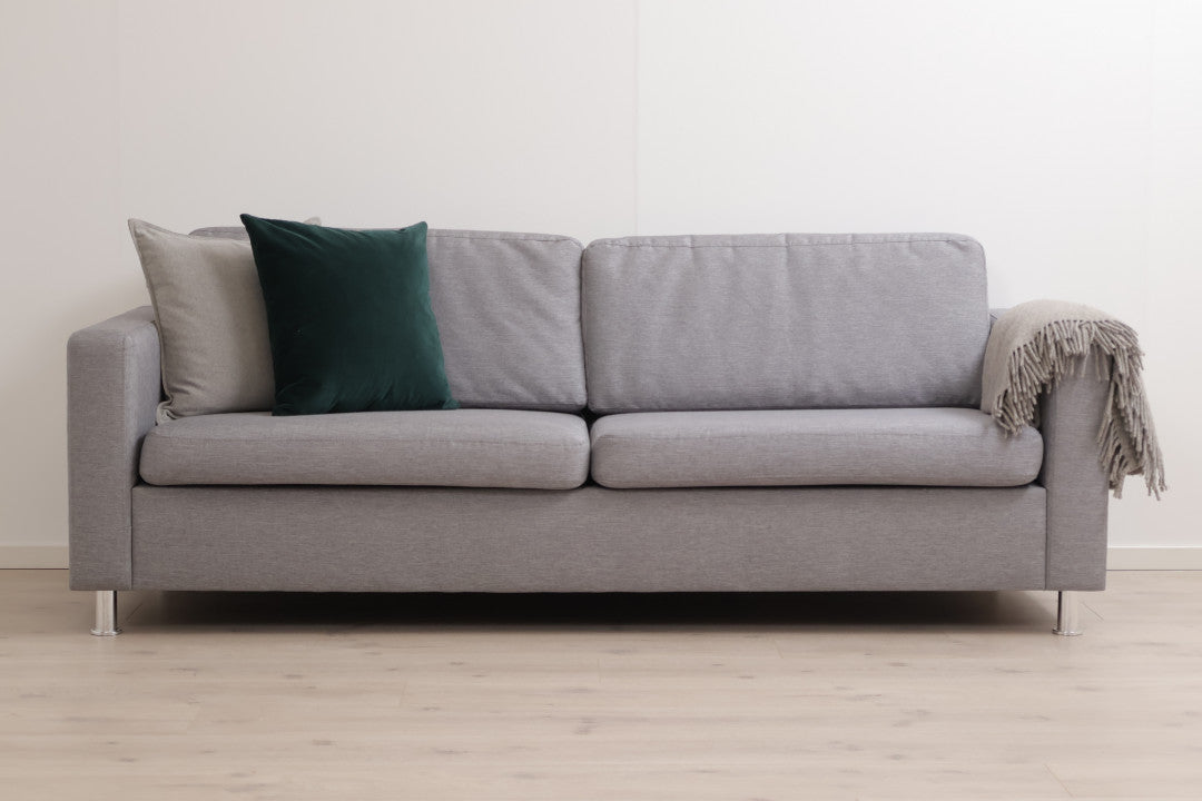 Nyrenset | Grå og moderne 3-seter sofa