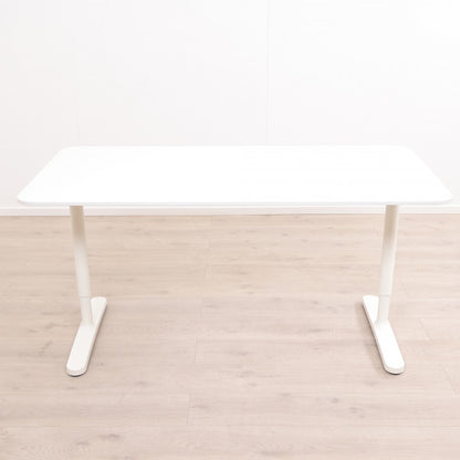 Bekant helhvit skrivebord/arbeidsbord