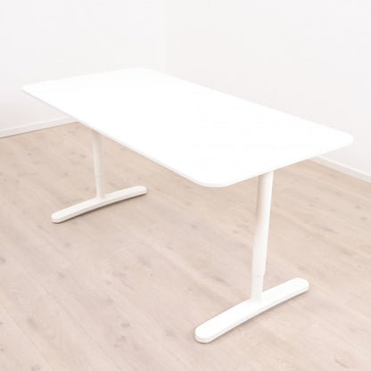 Bekant helhvit skrivebord/arbeidsbord