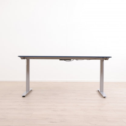 Elektriske hev/senk skrivebord med grått understell og sort Bekant bordplate