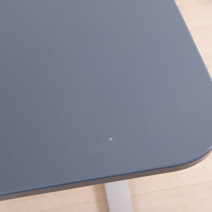 Elektriske hev/senk skrivebord med grått understell og sort Bekant bordplate