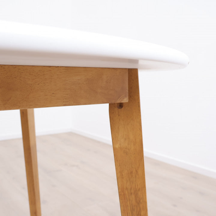 JYSK JEGIND spisebord (Ø105) med hvit bordplate og eikebein