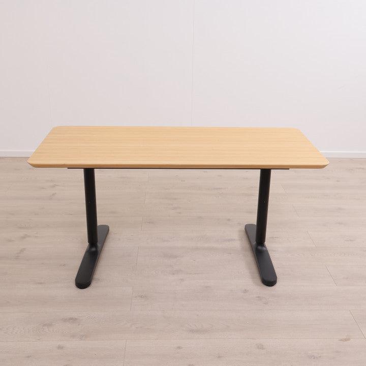 IKEA Bekant manuell hev/senk skrivebord med bambus bordplate