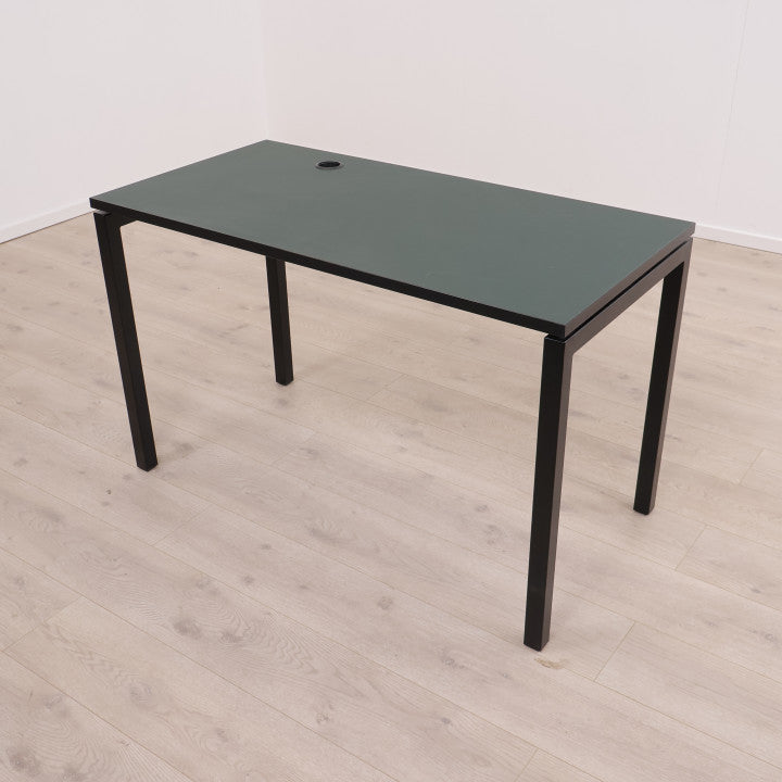 ForaForm skrivebord med havgrønn bordplate