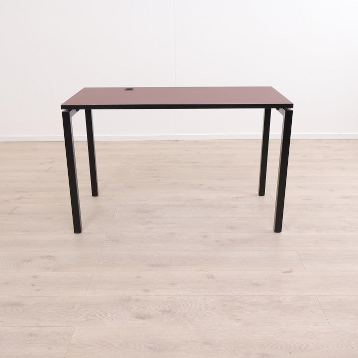 Fora Form skrivebord i minimalistisk design