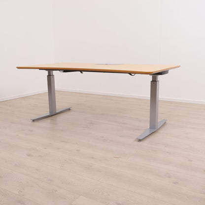 DUBA B8 elektrisk hev/senk skrivebord i trefarge