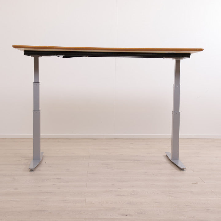 DUBA B8 elektrisk hev/senk skrivebord i trefarge
