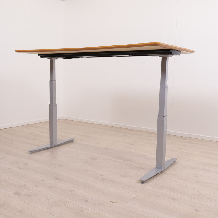 DUBA B8 elektrisk hev/senk skrivebord i trefarge