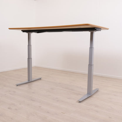 DUBA B8 elektrisk hev/senk skrivebord i trefarge