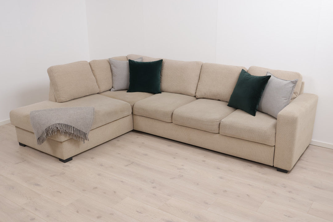 Nyrenset | Beige hjørne-sovesofa med oppbevaring