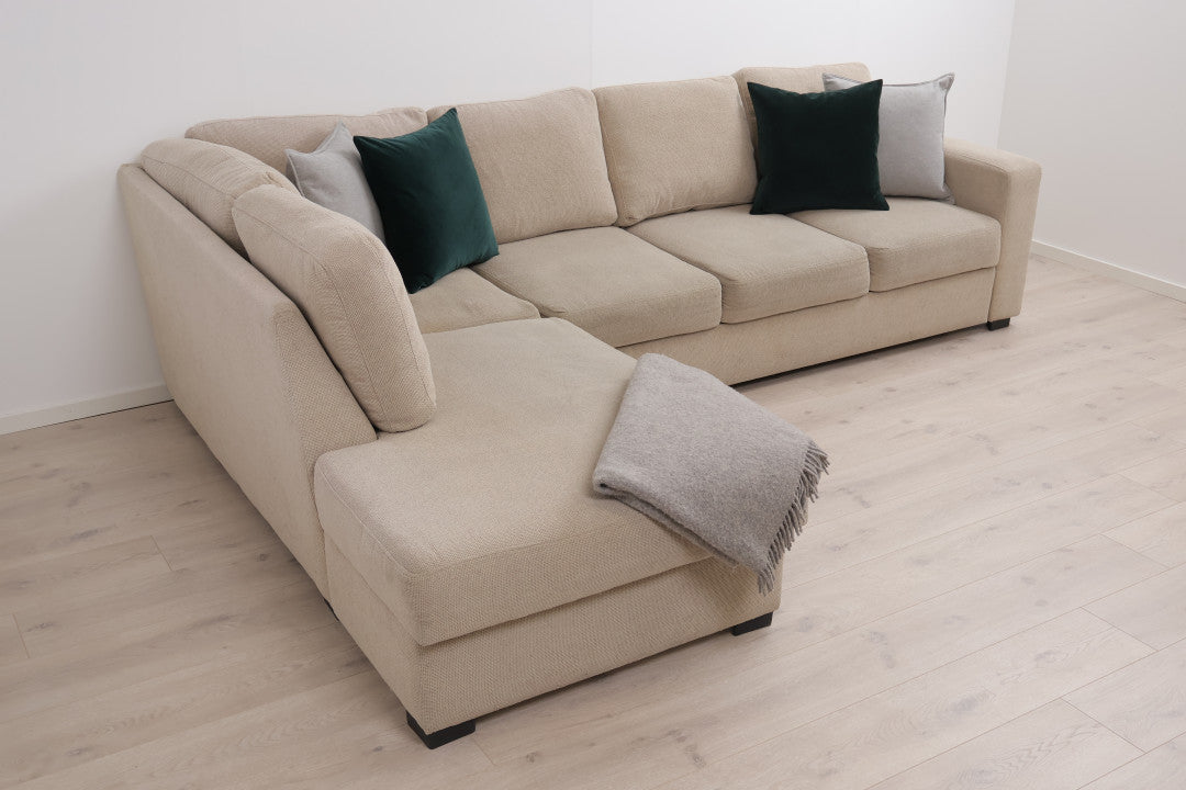 Nyrenset | Beige hjørne-sovesofa med oppbevaring