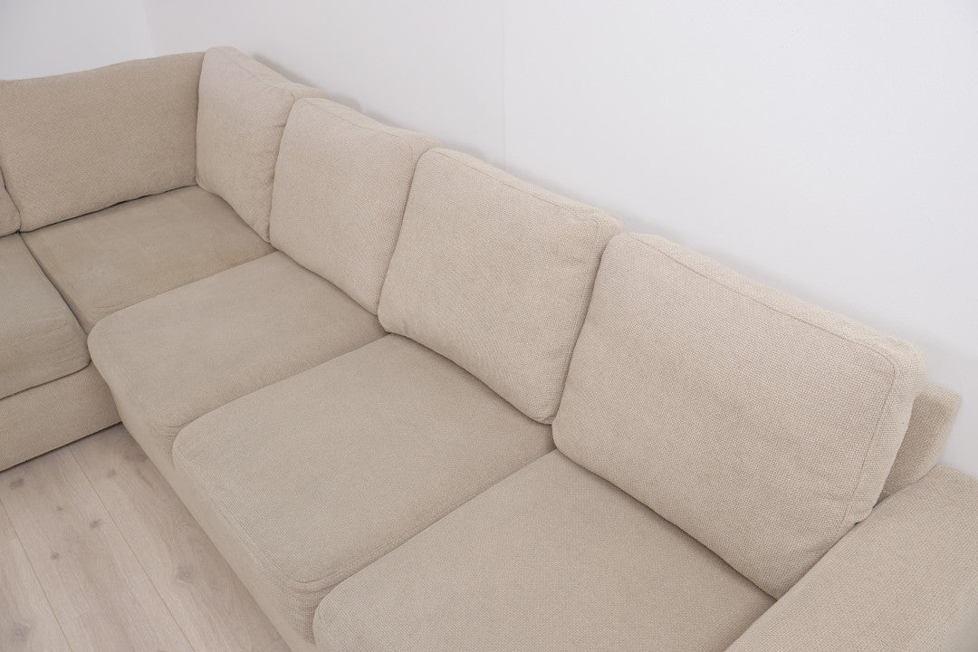 Nyrenset | Beige hjørne-sovesofa med oppbevaring