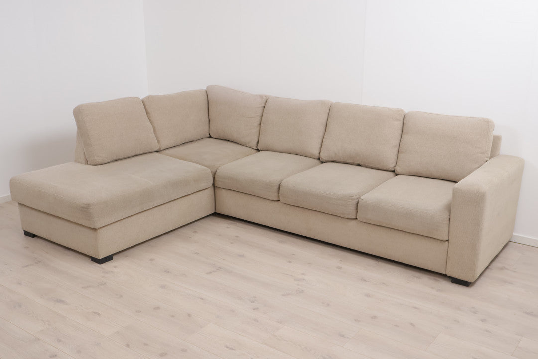 Nyrenset | Beige hjørne-sovesofa med oppbevaring